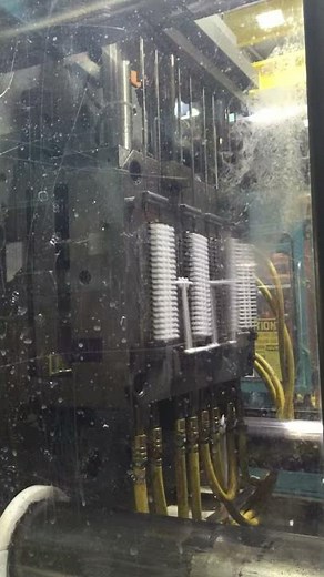 Cincinnati Milacron Model 250-32 250 Ton Injection Molding Machine