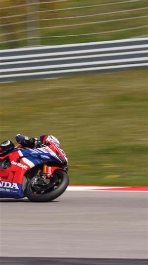 Brake. Lean. Gas. 🔊 Hear the Fireblade. #amsr #honda #HRC | HRC - Honda Racing Corporation