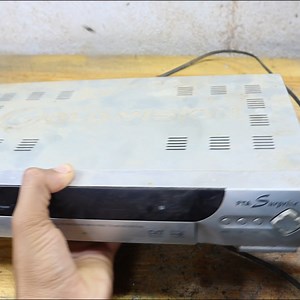 I Turn Old Receiver into a Solar Panel #FreeElectricity #HomeMadeSolarPanel #FreePowerFromReceiver | المخترع العصامي - Self Made inventor