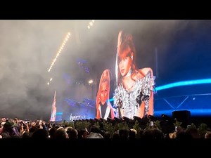 Lalisa at Coachella 2023 (Lisa from BLACKPINK Solo Performance) - Money Live