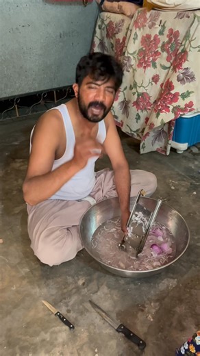 69K views · 3.3K reactions | Apna gr bchany k leye joth bol lena chahye kya #funny #viralvideochallenge #viralreelschallenge #funnystoriesvideos #trendingvideo #explore #viralvideoシ #plzz__shear__saved__likes__ | Adeel Hussain | Facebook