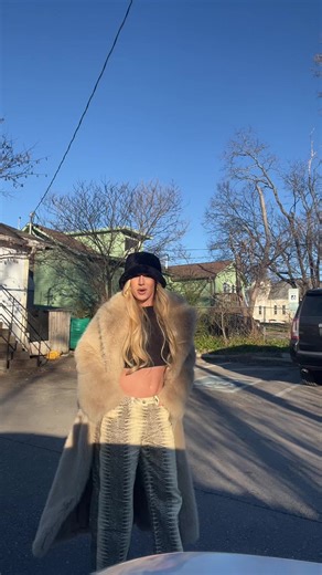 JAMIE LEE (@jamieleeofficial)’s videos with TOOTSIE & BOOTSIE - JAMIE LEE