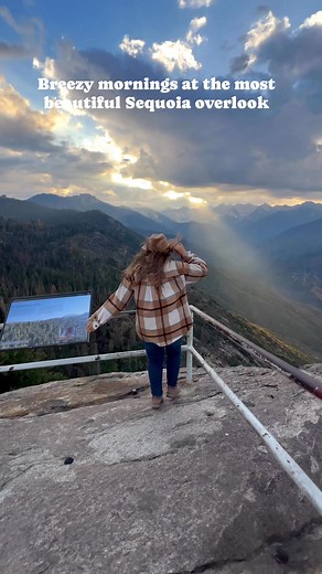 Moro Rock is easily one of the most stunning viewpoints in all of Sequoia national Park. Check out my full Moro to Morro road trip blog post for one of my favorite California roadtrips!👉 https://www.flyingdawnmarie.com/new-blog/moro-to-morro-road-trip #mororock #sequoianationalpark #visitcalifornia | Flyingdawnmarie