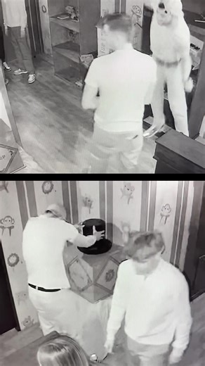 Markier die Person, die im Dunkeln zuerst schreit 👻 Freitag der 13. wird gruselig bei WOOP! Jetzt Escape buchen: https://graz.woop.fun/escape-rooms/ #woopgraz #freitag13 #horror #escaperooms