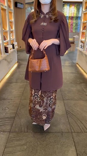 735K views · 6.1K reactions | Kode nadia set Pengiriman dari cimanggis depok No admin https://wa.me/6285810149350 Size M l xl xxl Harga 450000 Bahan cerutti dan songket Status po 24 hari setelah pembayaran | Asc.butik | Facebook