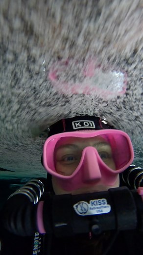 My face when I see snow ❄️ Absolutely charmed by the calcite rafts on the surface!!!! It makes the cenote look frosty ⛄️ Why do calcite rafts happen? Calcium carbonate saturates the water and crystals precipitate forming a layer of flakes that sometimes cover the entire surface of the water. You can observe this in bodies of water that have less flow. They sometimes get thick and break down with the bubbles. It looks like crackers raining down. A spot to see calcite rafts is Buenavista. I was re