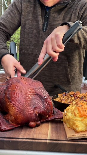 How to Make the Perfect Smoked Turkey for Thanksgiving