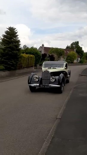 driving a 1930 bugatti