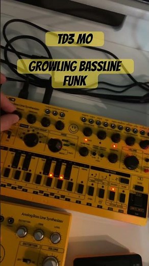 Behringer TD3 MO- growling #acid #synth #electronicmusic #td3 acid funk #techno #303 #acidtechno