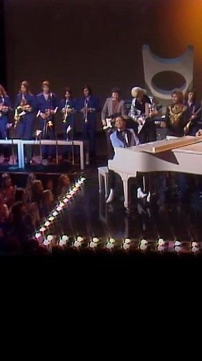 Bee Gees performed “Money” live on The Midnight Special, April 6, 1973 💸 Watch the full performance on our YouTube channel - https://youtu.be/Xe3DLm3PjHk?si=MJLD8Ca8QQhDpryX #themidnightspecial #beegees #money #70smusic #musiclegends | Burt Sugarman’s The Midnight Special