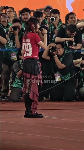 Indahkus membawakan lagu tanah air di GBK. #vivox300pro #indonesiavsmozambik