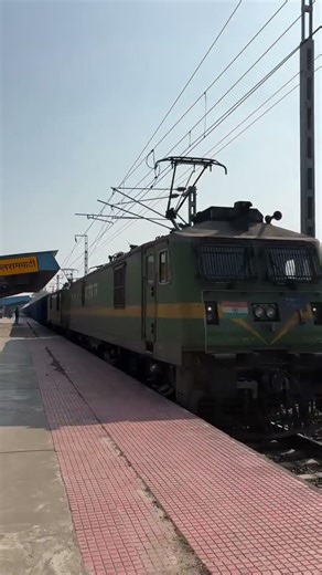 Front & Back Pantograph Use WAG9HC Engine Furious Crossing