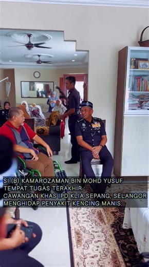 𝐊𝐄𝐓𝐔𝐀 𝐏𝐎𝐋𝐈𝐒 𝐍𝐄𝐆𝐄𝐑𝐈 𝐒𝐄𝐌𝐁𝐈𝐋𝐀𝐍 𝐌𝐄𝐍𝐆𝐀𝐃𝐀𝐊𝐀𝐍 𝐋𝐀𝐖𝐀𝐓𝐀𝐍 𝐊𝐄𝐁𝐀𝐉𝐈𝐊𝐀𝐍 𝐏𝐄𝐒𝐀𝐑𝐀 𝐏𝐎𝐋𝐈𝐒 𝐊𝐎𝐍𝐓𝐈𝐍𝐉𝐄𝐍 𝐍𝐄𝐆𝐄𝐑𝐈 𝐒𝐄𝐌𝐁𝐈𝐋𝐀𝐍 KUALA PILAH, 06 November 2025 – YDH DCP Dato’ Alzafny bin Ahmad Ketua Polis Negeri Sembilan bersama isteri, YBhg Datin Afifah binti Abdul Wahab Pengerusi PERKEP Kontinjen Negeri Sembilan telah mengadakan lawatan kebajikan ke atas pesara polis, SI (B) Kamarozaman bin Mohd Yusuf di kediamannya di Lot 3235, Kampung Pasir 