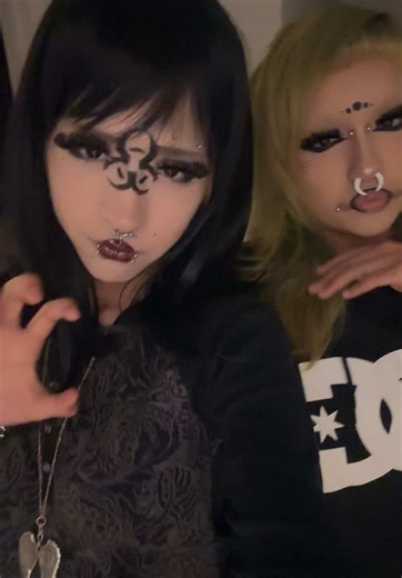 mi attempt at drawing the biohazard symbol >_