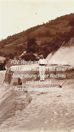 🤩 Vor genau 117 Jahren, am 7. August 1908, wurde in Willendorf in der Wachau (Niederösterreich) ein Fund gemacht, der Archäologiegeschichte schrieb! Die rund 29.500 Jahre alte „Venus von Willendorf“, eine Frauenfigurine aus oolithischem Kalkstein, wurde bei Ausgrabungen unter Leitung von Josef Szombathy, Josef Bayer und Hugo Obermaier gefunden. Den entscheidenden Fund verdanken wir dem Arbeiter Johann Veran. Die 11 cm hohe Figur zählt heute zu einem der weltweit bekanntesten Zeugnissen der Mens
