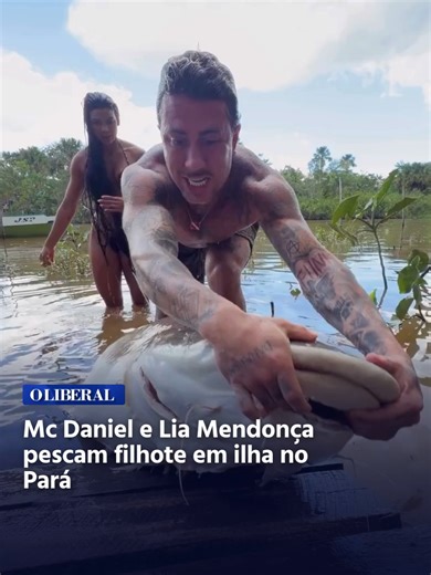 MC Daniel e a influenciadora Lia Mendonça continuam sua expedição pelo interior do Pará e a parada da vez foi nas deslumbrantes ilhas paraenses. O casal (que já é o favorito da web no momento) apareceu em um registro segurando um imenso peixe filhote, uma das iguarias mais nobres e apreciadas da nossa região. 📸IG| mcdaniell