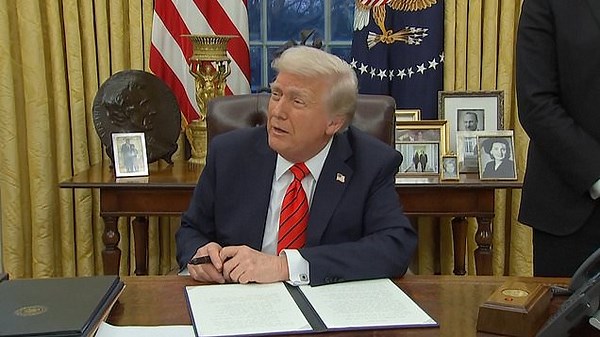 President Trump signs official act to bring back plastic straws 'because paper ones explode'