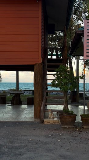 Rimlay Resort: Your Beachfront Escape in Huat Sai