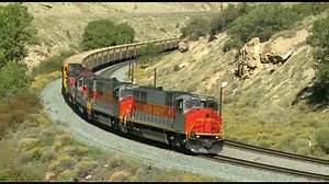 Utah Railway Descends Soldier Summit with Empty Hoppers | Railfan Depot