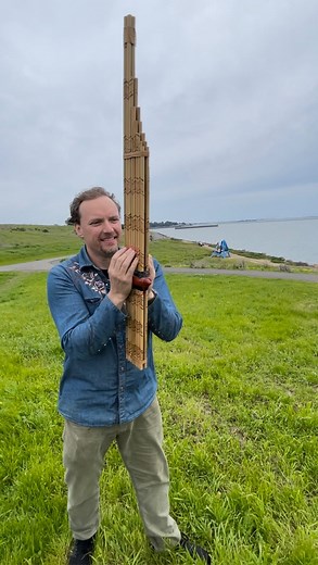 Related to the accordion and harmonica in the organ family, the Thai khaen is a bamboo mouth organ of Laotian origin. The pipes are connected with a small, hollowed-out hardood reservoir where air is blown or drawn from. The instrument is associated with the Lao people of Laos and the Isan of north east Thailand. You can also hear the khaen featured on our track “Xiang Zone” from Dirtwire’s debut album. #dirtwire #khaen #thailand #laos #mouth #music #organ @evaneverythang | Dirtwire