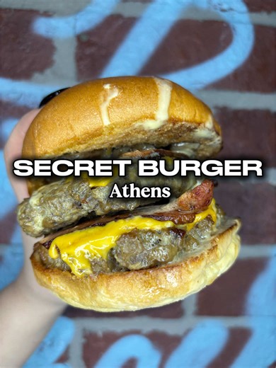 Μέρος 160 |📍Secret Burger, Athens Και επειδή είμαστε σίγουροι ότι έχεις βαρεθεί τα smash burger σήμερα θα σε πάρουμε μαζί μας σε ένα από τα πλέον δυσεύρετα μπεργκεράδικα με το αυθεντικό χοντρό μπιφτέκι🍔 Στο @Secret Burger λοιπόν θα βρεις όπως σου αναφέραμε και πιο πάνω,burger με το κλασσικό αυθεντικό χοντρό μπιφτέκι,συγκεκριμένα premium Irish black angus,το οποίο είναι από τα πιο ζουμερά μπιφτέκια που μπορείς να βρεις εκεί έξω👌🏻 Εμείς θα σου προτείνουμε να δοκιμάσεις οπωσδήποτε όταν έρθεις τ
