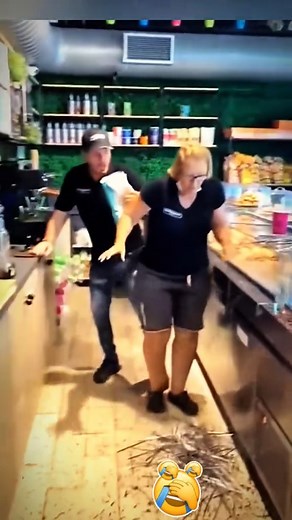 Try not to laugh....😜😜😜 . . . . . . . #scary #scared #scareprank #fun #funnyvideos #funnyreels #funnymoments #funnymemes #funny #scarystories #scarymovies #fypシ゚viralシfypシ゚viralシalシ #funnyreelsvideo | Scarefun