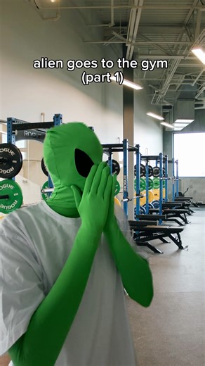 alien goes to the gym part 1 😅😂 should I work out at home? #react #funny #shorts #relatablememes