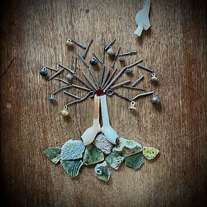 No.10 ... AND A PARTRIDGE IN A PEAR TREE One theory about the partridge in the pear tree is that it represents Christ on a cross and was originally a catechism song for 16th century Catholics, who were unable to practise their faith publicly. Perhaps, though, it was just a bit of silly nonsense at a happy and joyous time of year. It is my final foreshore found clip, posted today because it’s the first day of Christmas which ends on 6 January, the day before Epiphany. I’d like to wish everyone a 