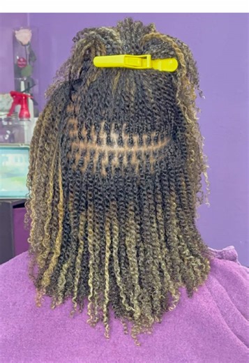 ‼️‼️Microloc install‼️‼️ Method: Twist Time: 6hrs Number of locs: Unknown she had somewhere to be so I didn’t count them. 📍Houston Tx #microlocs #houstonmicrolocs #babylocs #starterlocsjourney #microlocsinstallation