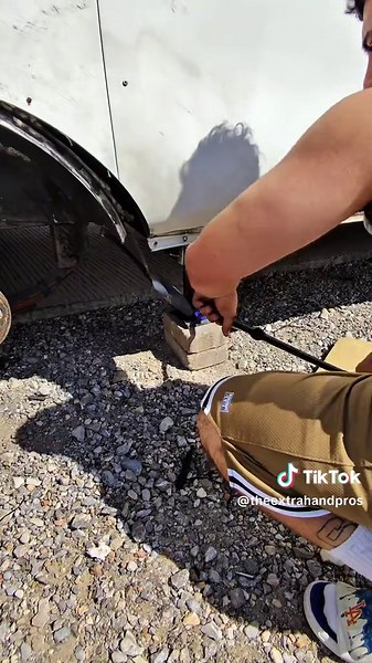 theextrahandpros (@theextrahandpros)’s videos with original sound - theextrahandpros