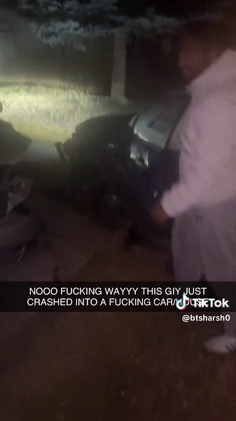 Guy was walking back to the scene of the accident after throwing his half drank bottle of liquor out… witnessed the whole thing happen guy literally hopped out his car with a bottle leaking from his hand he was tweaking #calgary #calgary_yyc #calgarywale #caraccident