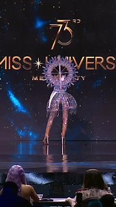 ¡BRASIL se hizo sentir en el escenario! 🔥 Miss Brasil llevó toda la energía y alegría de su país con ese traje inolvidable 🇧🇷🎉 #MissUniverse #MissUniverso73 #MissUniversoTrajeTipico #MissUniversoPreliminar Vive de cerca #MissUniverso este sábado 16 de noviembre a las 6PM ET/3PT por @Telemundo | Telemundo
