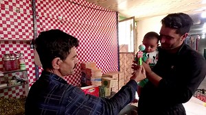 586K views · 8.5K reactions | A nomadic father caring for his baby and buying baby formula and diapers | Odell Torp | Facebook