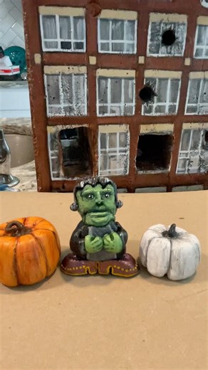 My house is HAUNTED! I’m videoing my Halloween clay art & all the sudden CRASH with no mess in site!