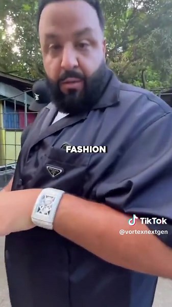 POV: You’re the first in your city to wear AI-generated fashion 👀 🎨 Custom art. 🚀 Premium drops. 💡 Built by AI. This isn’t just clothing — it’s wearable algorithmic art. Check it out 👇 https://arti6d.com