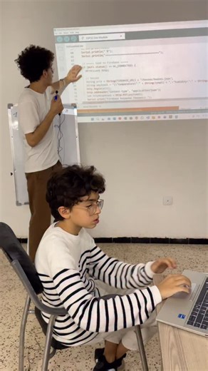 👉👉L’aventure continue au MakerClub 🛠️. Cette semaine, ✨ nos makers finalisent le contrôle des maisons intelligentes 🏡 de notre Smart City, et Younes, coach et chef du club, vous dévoile les coulisses 🎬 de leur progression ✅ Ce club est réservé à nos anciens élèves qui ont déjà parcouru la plupart de nos programmes et qui sont aujourd’hui capables d’imaginer, programmer et manipuler seuls capteurs et projets. #maker #makercommunity #makersgonnamake #makerspace #makersmovement | Techmology