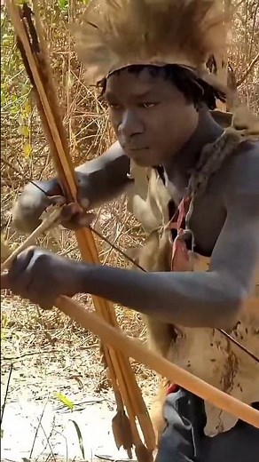 African Hunter Shoots a Walking Deer with a Bow – Real Tribal Hunting in the Wild!