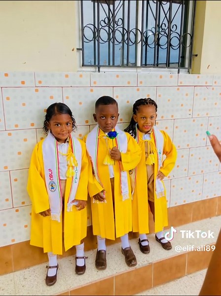 Siempre estaremos para ti mi reina hermosa,Dios siempre cuide de ti y los seres que te amamos mucho para seguirte apoyando 👩🏽‍🎓❤️🫂🙏🏽🙌🏽