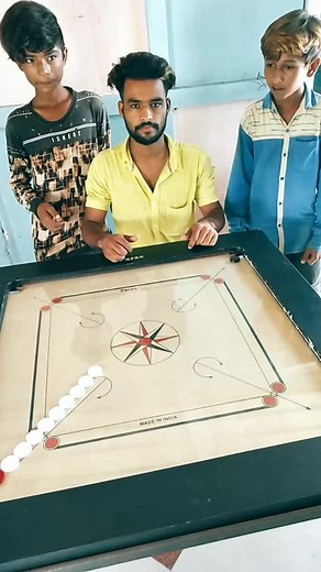 Ek sot me game khatam dekho khel#carrom.Badash