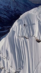 . SPECTACULAR 🤩🤩 Credit video:🏂 @jpbakers Truly an incredible day to walk up Pinball Alley via the rare ridgeline entrance. It's nice to have the hot first line of my film project behind me! 🙏 . . 🚁: @the_jeffyeoman . @karakorambc @wavedistribution 🇮🇹 🔵 ✅ SAVE VIDEO 🔲 📲 😉👍 🔵 Write your comment ✍️💬 🔵 ➡️📲Follow @freeride_extreme 🔵 ➡️💥Thank you 🙏🏻 😉 share our stories to help us 🟡 . . . #snowboardinggirl #snowboardingtrip #snowboardingday #snowboardinglife #snowboardingfamily #