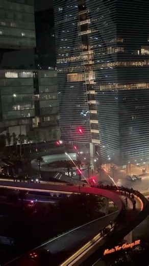 Mexico Fans Pull Up Outside England’s Hotel at 2AM 😱🇲🇽🎺 World Cup Mind Games Begin!