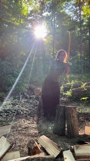 Splitting wood, oh look she’s splitting wood, sugar maple, hard maple, wood #firewood #trees #nature