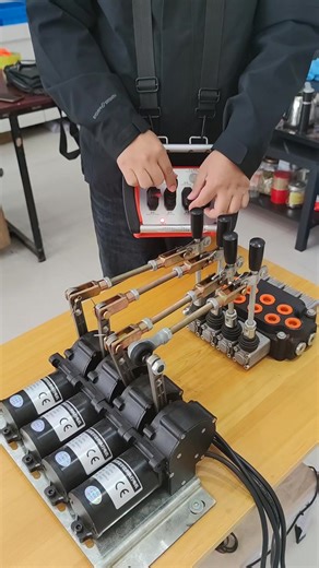 Wireless proportional remote controller of crane,4 lever Joystick hydraulic valve wireless remote control crane,12-24V waterproof motor hydraulic valve wireless remote control Truck.#crane #cranetruck #cranes #craneoperator #cranelove #cranework #cranelife #cranesafety #craneindia #driver #reels #viralreels #tata #hitachi #ashokleyland #volvo #volvotrucks #icb #Fassi #Palfinger #HMF #Effer #PM #UNIC #transport #hydraulic #vinc #kren #remotecontrolcraneoperator | Crane remote control | Facebook