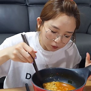 2.1M views · 37K reactions | Menu : Getting Rid Of Frozen Food From My Freezer & Cold Beer (ft. Ramyun & Kimchi) | Mukbang Hamzy Eating | Facebook