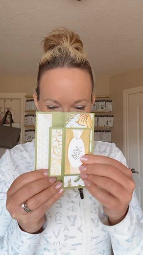 Check it out⬇️ It’s not just a fun fold. It can also be a gift card holder too! This has been a super fun week featuring the beautiful Greetings of the Season Bundle (164113) and the Golden Greenery Bundle (164117) I was inspired by Dawn Griffith for this wonderful fun fold. #stampinup #stampinupcanada #funfoldfriday #greetingsoftheseason #goldengreenerybundle #funfoldfriday #cardmaking #cardmaker #christmasinjuly #kitsinthemail #weeklyfeature | Stamping with Rose