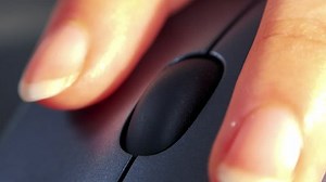「Woman Uses Computer Mouse Closeup Front」の動画素材（ロイヤリティフリー）1007824948 | Shutterstock