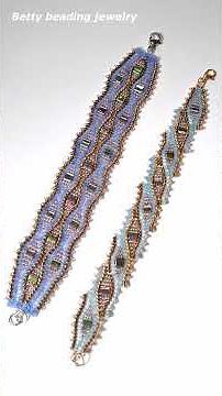 Herringbone+Tila beads/full tutorial in mijn YouTube Channel #beads