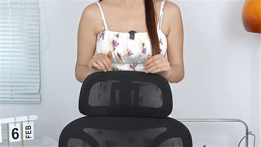 IKEA Markus电脑椅，人体工学设计缓解久坐疲劳，透气网面适合居家办公，静音轮不伤地板，实测5小时腰背无不适。