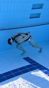 Longest underwater walk with one breath (female) 💧 112.83 m (370 ft 2 in) by Amber Bourke 🇦🇺 | Guinness World Records