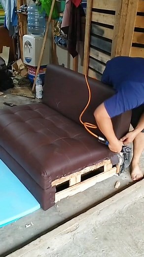 71K views · 681 reactions | Service bangku 2 dudukan Penarikan kaen belakang #Service #reparasi #repair #kursi #sofa #Jok #howtomakesofa #sofafrem #furnituresale #sale #furniture #tutorial | Jakson Hungkul | Facebook